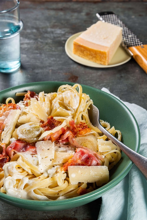 Blancs-de-poireaux-31-recette-linguines-aux-poireaux-bacon-et-parmesan
