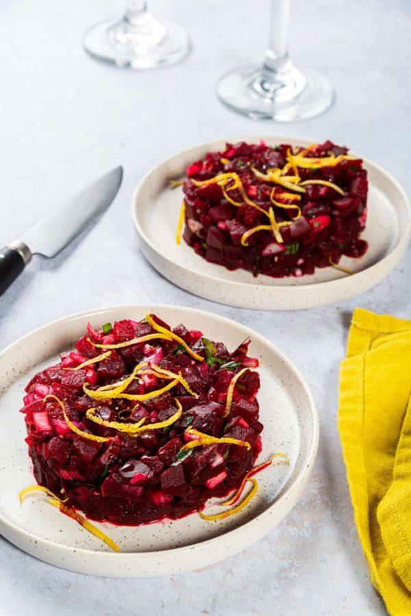 Bettraves-rouges-coupés-en-dés-51-recettes-tartare-de-bettraves-aux-épices
