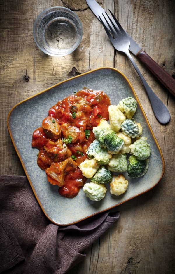 saute-agneau-sauce-tomate-trilogie-choux-en-beignet