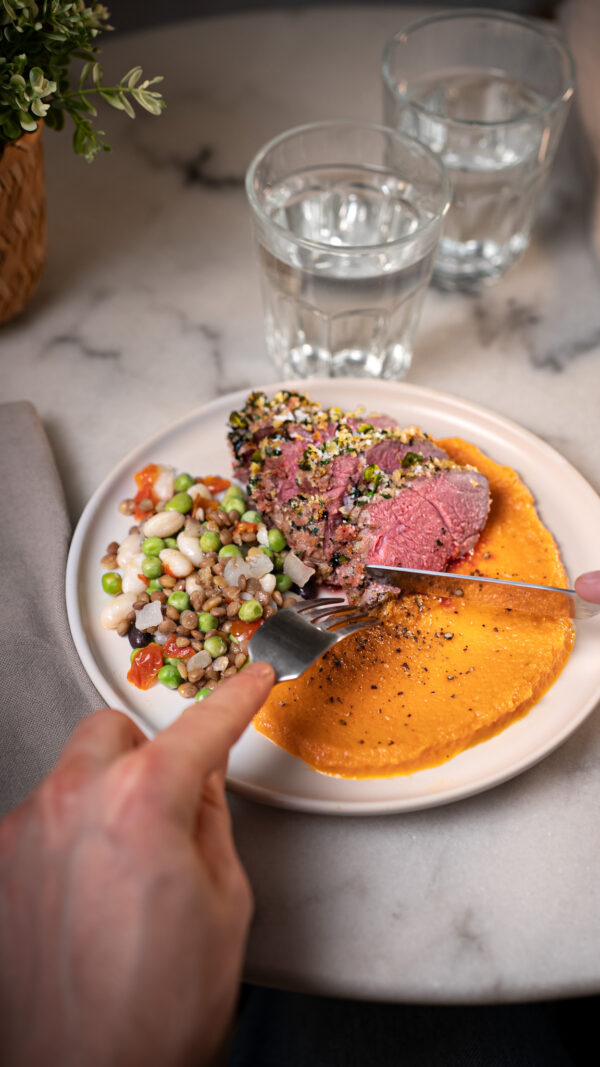 carottes-en-rondelle-CEE2-51-méli-mélo-de-légumineuses-d'aucy-express-2.5kg-recette-TF-filet-agneau-croûte-pistache-carotttes-légumineuses