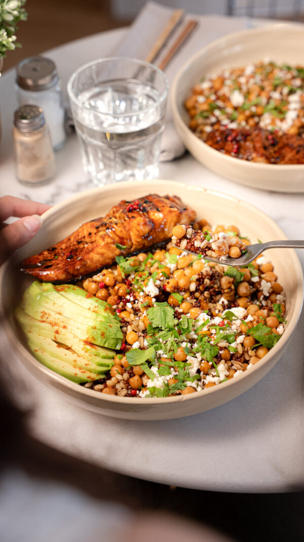 garnitue-vegetale-orge-pois-chiches-quinoa-rouge-bq500g-daucy-recette-TF-saumon-laqué-feta-orge-pois-chiches-quinoa-rouge (1)